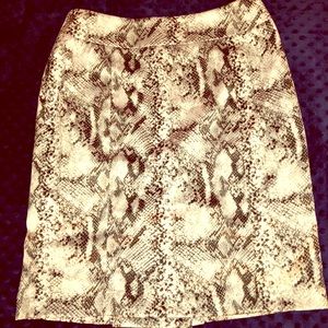 Size 6 White Based Snake Print Stretch Skirt